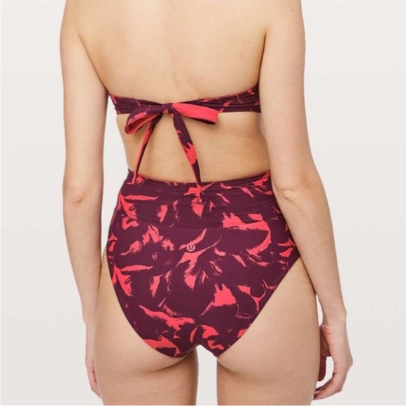 Lululemon Coastal Call Bikini Reversible Top
Mini Flower Coral Deep Ruby - Picture 2 of 4